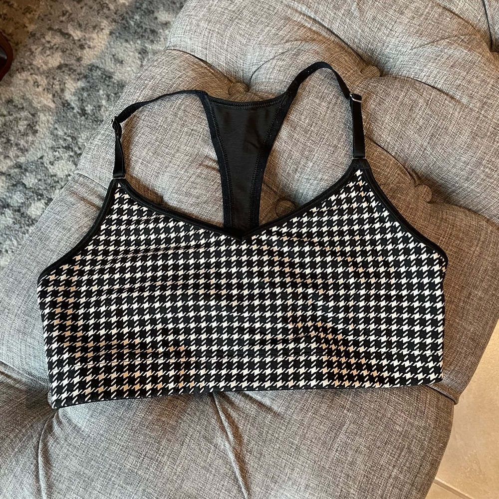 ‘Victorias Secret Sport’ houndstooth v-cut sports bra